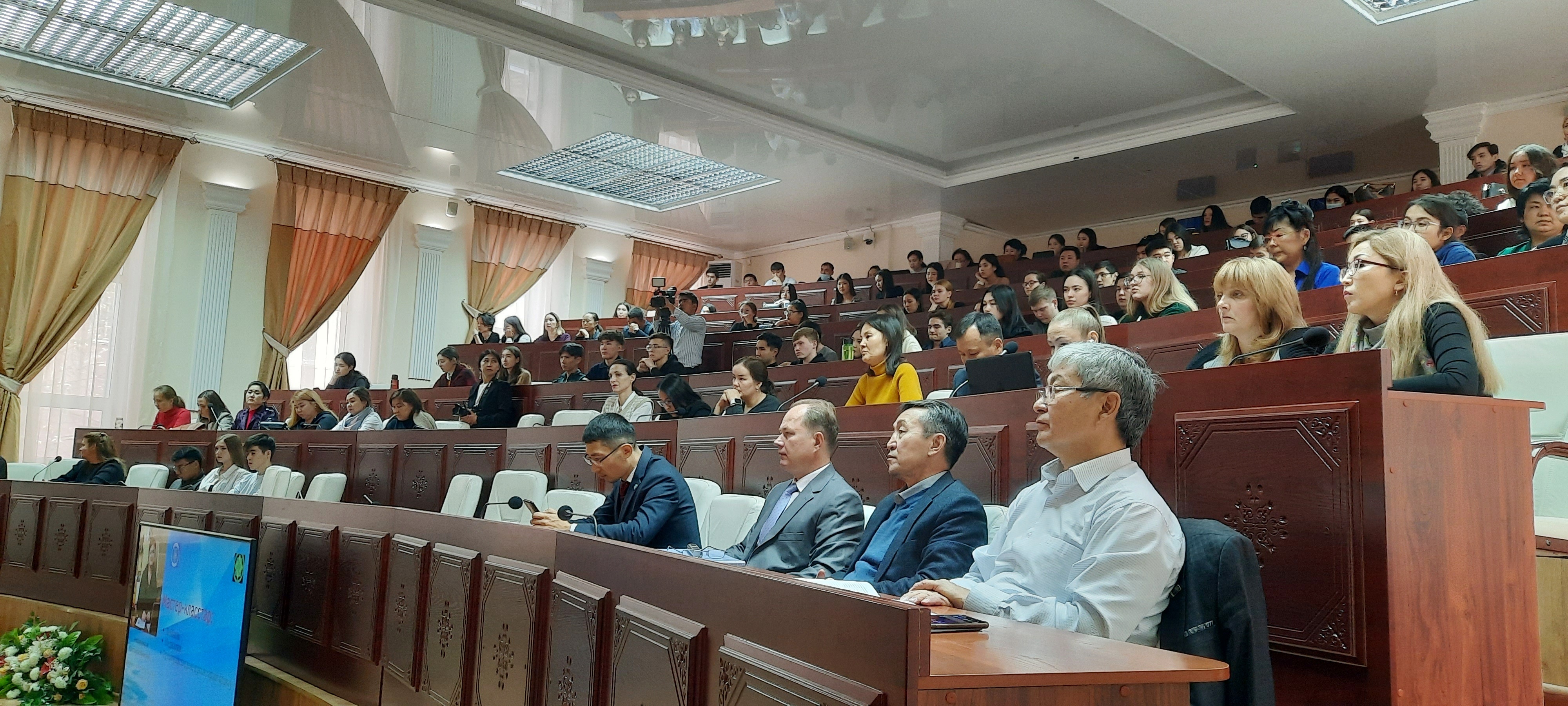 Казахстанские студенты учатся защищать свои права на мастер-классах Лиги потребителей Казахстана