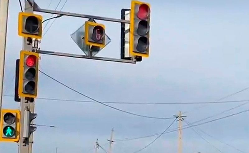 В СКО на опасных переходах через автотрассы появились новые светофоры