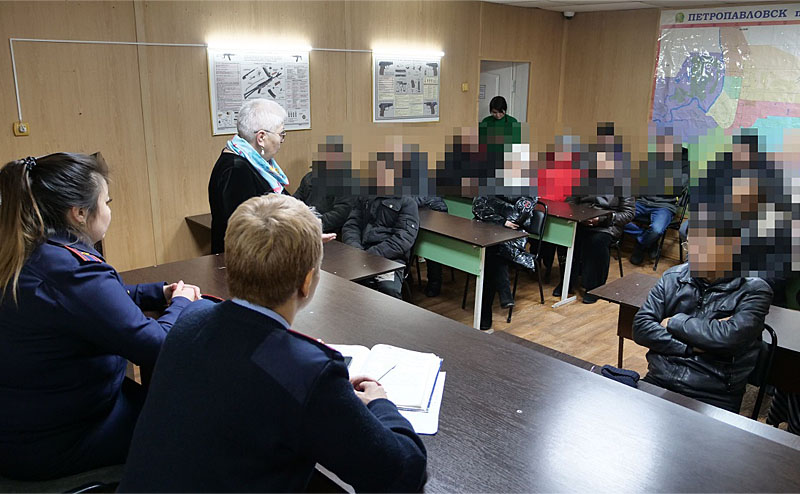 Полицейские Петропавловска организовали лекцию психолога с семейными дебоширами
