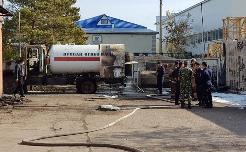 Пожарные предотвратили масштабный взрыв на газовой АЗС в центре Петропавловска