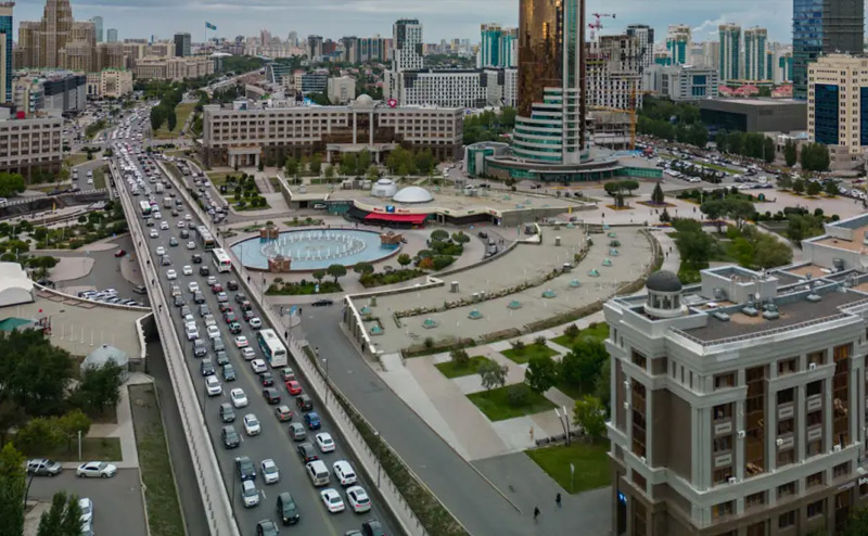 «В офис - к 07:00». Изменить график работы в Казахстане предложил депутат
